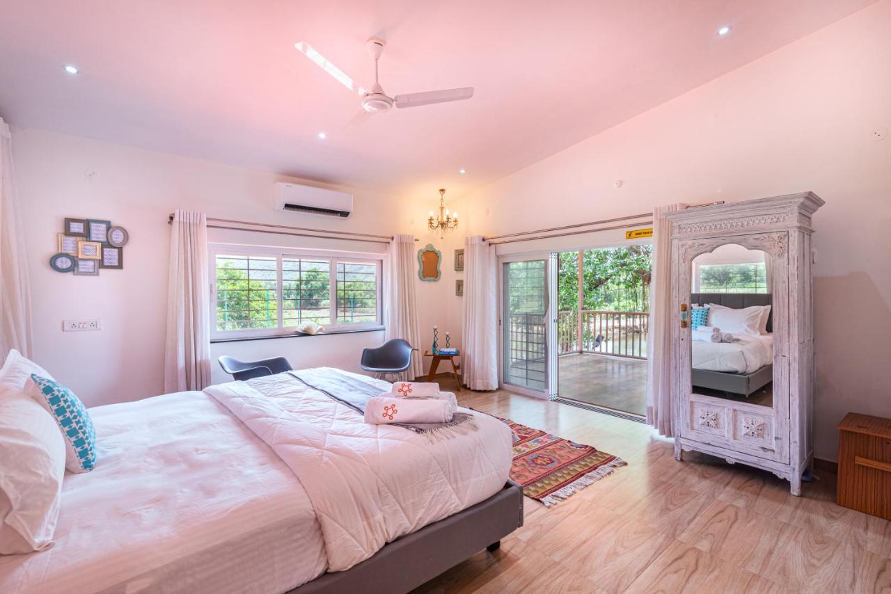 Saffronstays Vyom Farms 카르자트 외부 사진